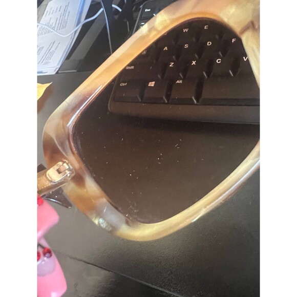 Chanel sunglasses tortoise color with bows on temples - Picture 4 of 10